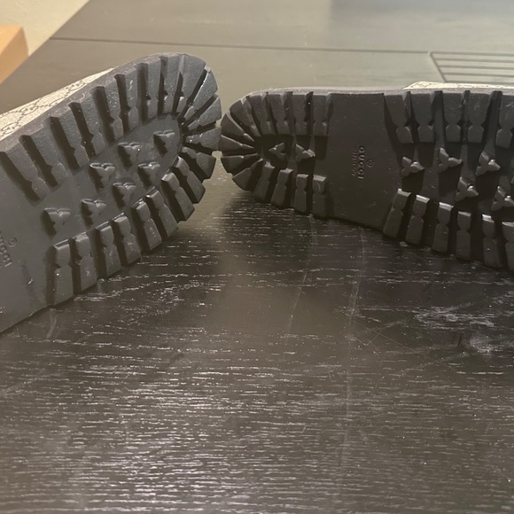 Sandals_&_Flip_Flops